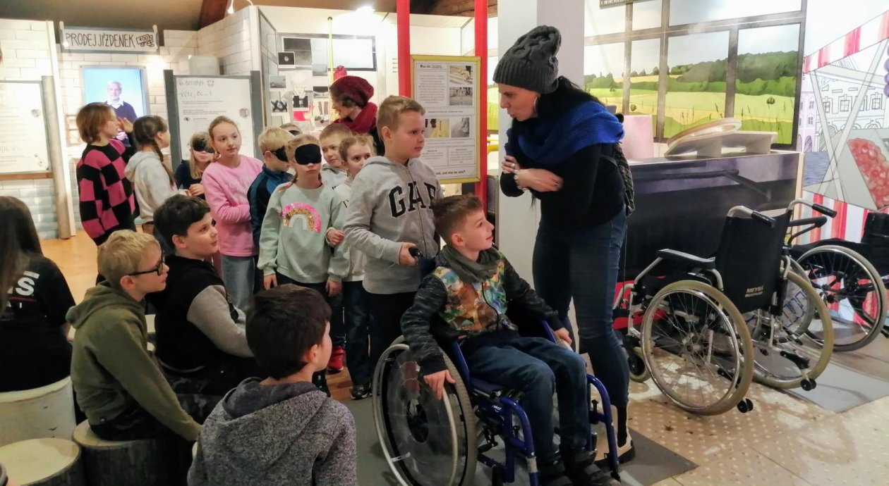 „Lidé odvedle – neobvyklý výlet do světa lidí s hendikepem“