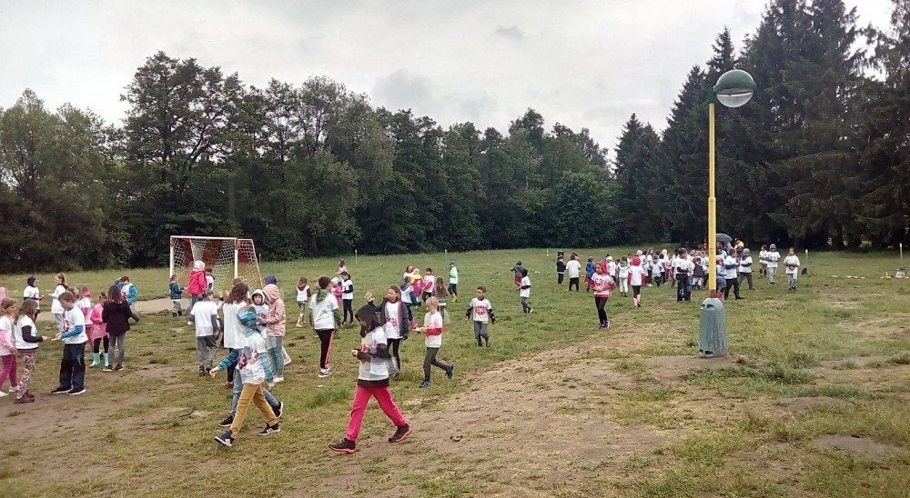 6. A posílá pozdrav ze školy v přírodě